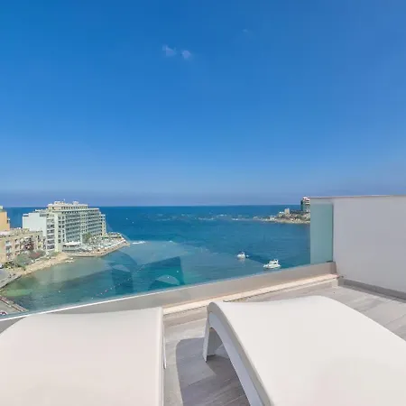Apartament Seafront Triplex Penthouse With Private Rooftop & Hot Tub