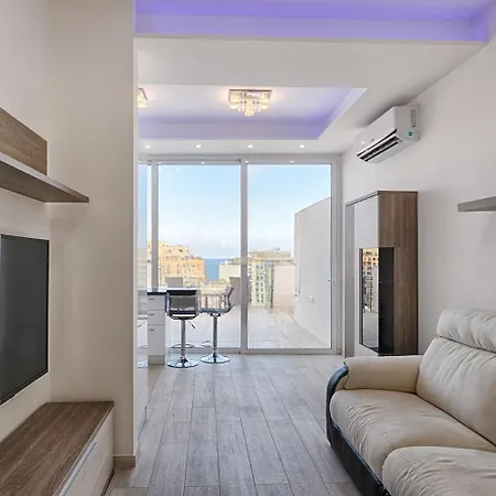 Διαμέρισμα Seafront Triplex Penthouse With Private Rooftop & Hot Tub *