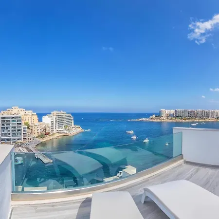 Apartament Seafront Triplex Penthouse With Private Rooftop & Hot Tub *