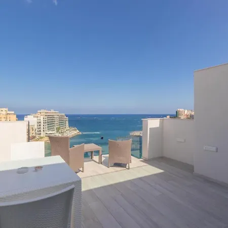 Seafront Triplex Penthouse With Private Rooftop & Hot Tub Διαμέρισμα