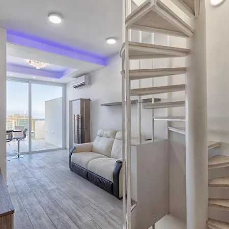 Seafront Triplex Penthouse With Private Rooftop & Hot Tub Apartament St. Julian's